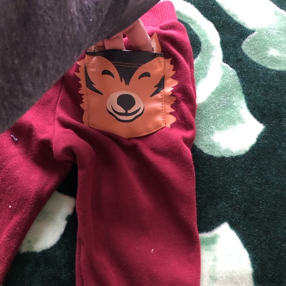 Place Red Sweatpants with Tapered Legs and Cuffed Ankle - Picture 4 of 5